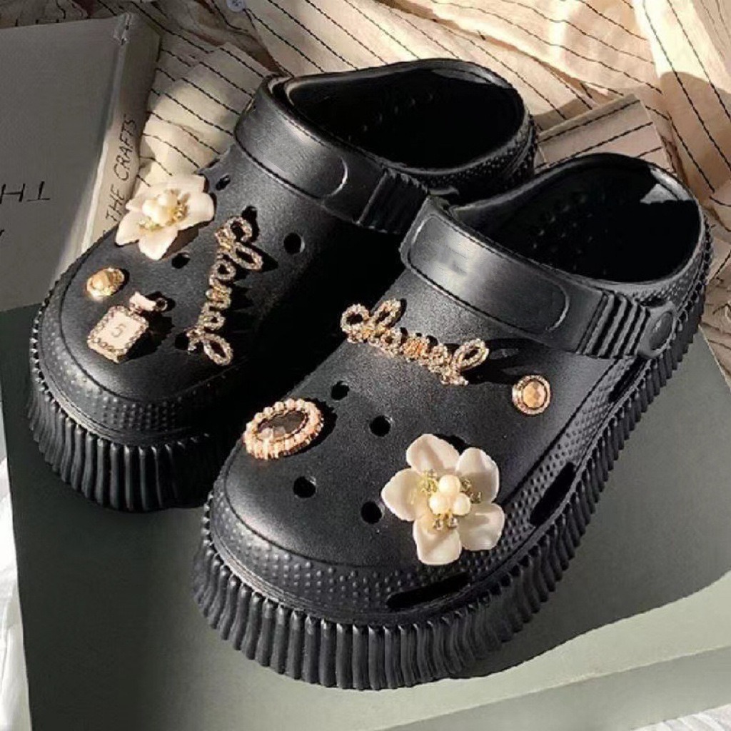 Sp&eacute;cification Nom du produit Sabots pour femmes &Eacute;l&eacute;ments populaires &Eacute;vider Style du dos Sangle arri&egrave;re &Acirc;ge applicable Adulte Conditions de paiement Vente en gros en ligne, Paypal, T/T, L/C, Western Union, compte bancaire