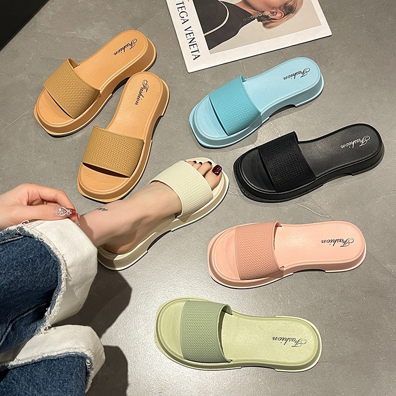 Pantoufles d'&eacute;t&eacute; pour femmes, sandales &agrave; la mode, semelles &eacute;paisses, talons compens&eacute;s, pantoufles de plage, nouvelle collection 2024