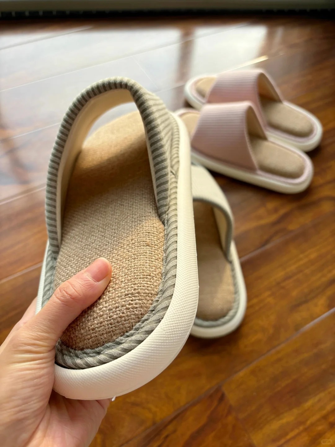 Il y a ces chaussures '4' à la maison, je vous conseille de les jeter ! Beaucoup de gens ne comprennent pas. Pas étonnant que les pieds sentent