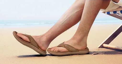  Le style qui parle des tongs Island Chic a évolué bien au-delà du caoutchouc de base: