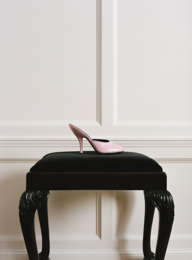 Rencontrez la marque de chaussures parisienne qui a atterri sur Kim Kardashian avant de frapper le sol de la vente au détail