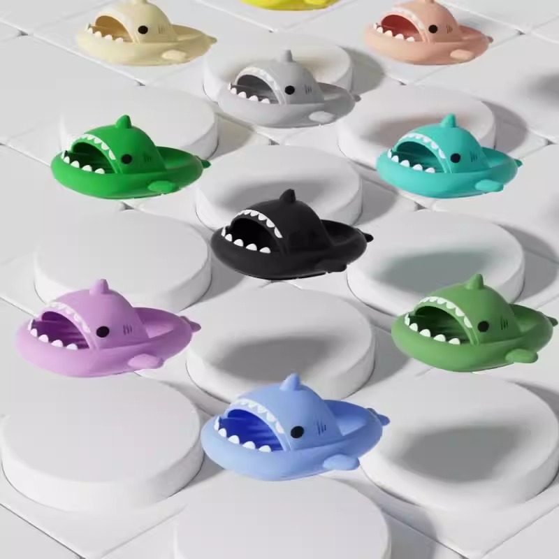 Diapositives de requin nuage pour adultes, pantoufles de maison de dessin anim&eacute;, pantoufles de requin nuage, sandales de salle de bain, pantoufles de dessin anim&eacute; &agrave; semelle souple