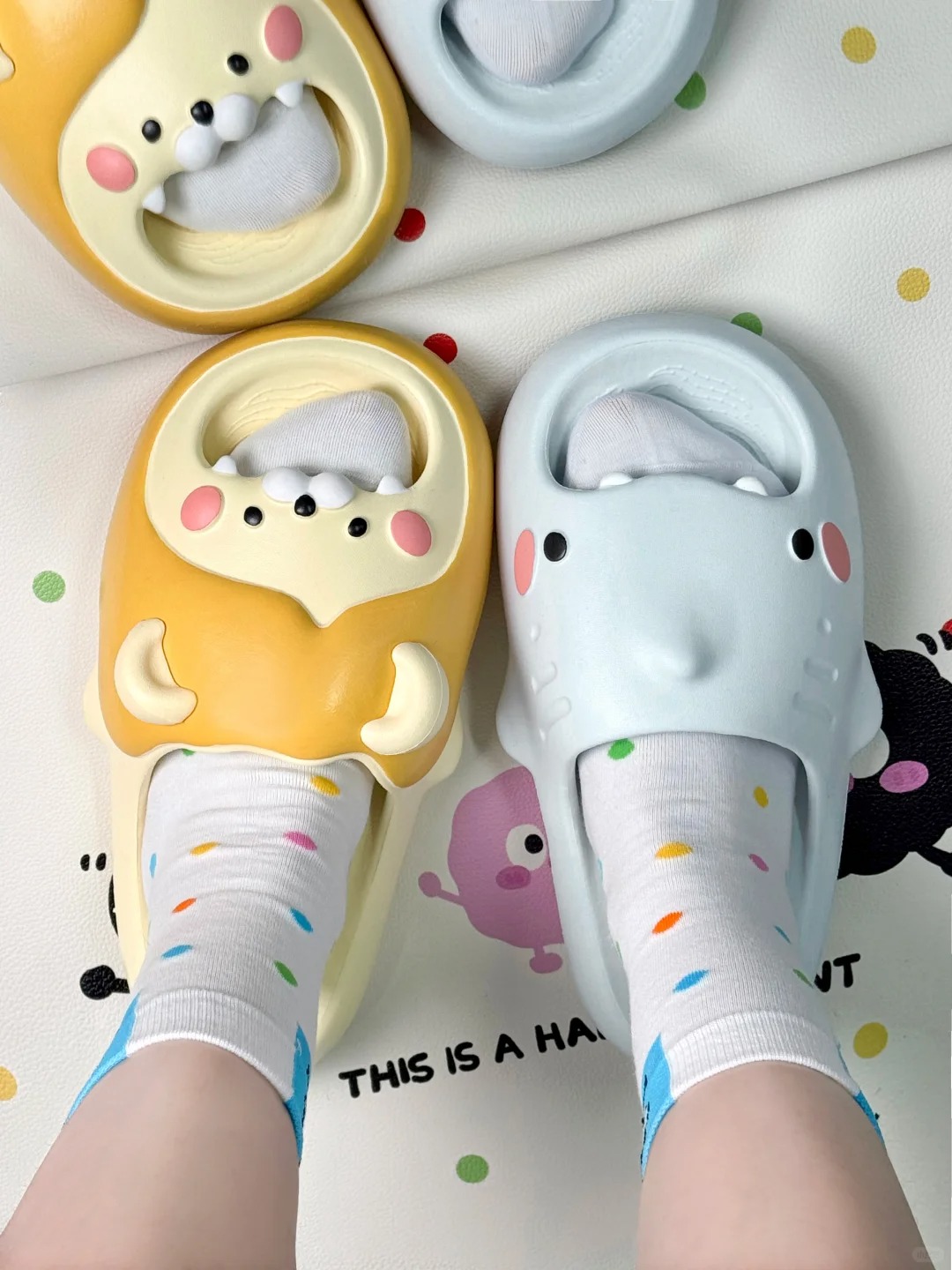 Rapport d'avancement! Les échantillons de lion gauche et de requin droit sont enfin là 