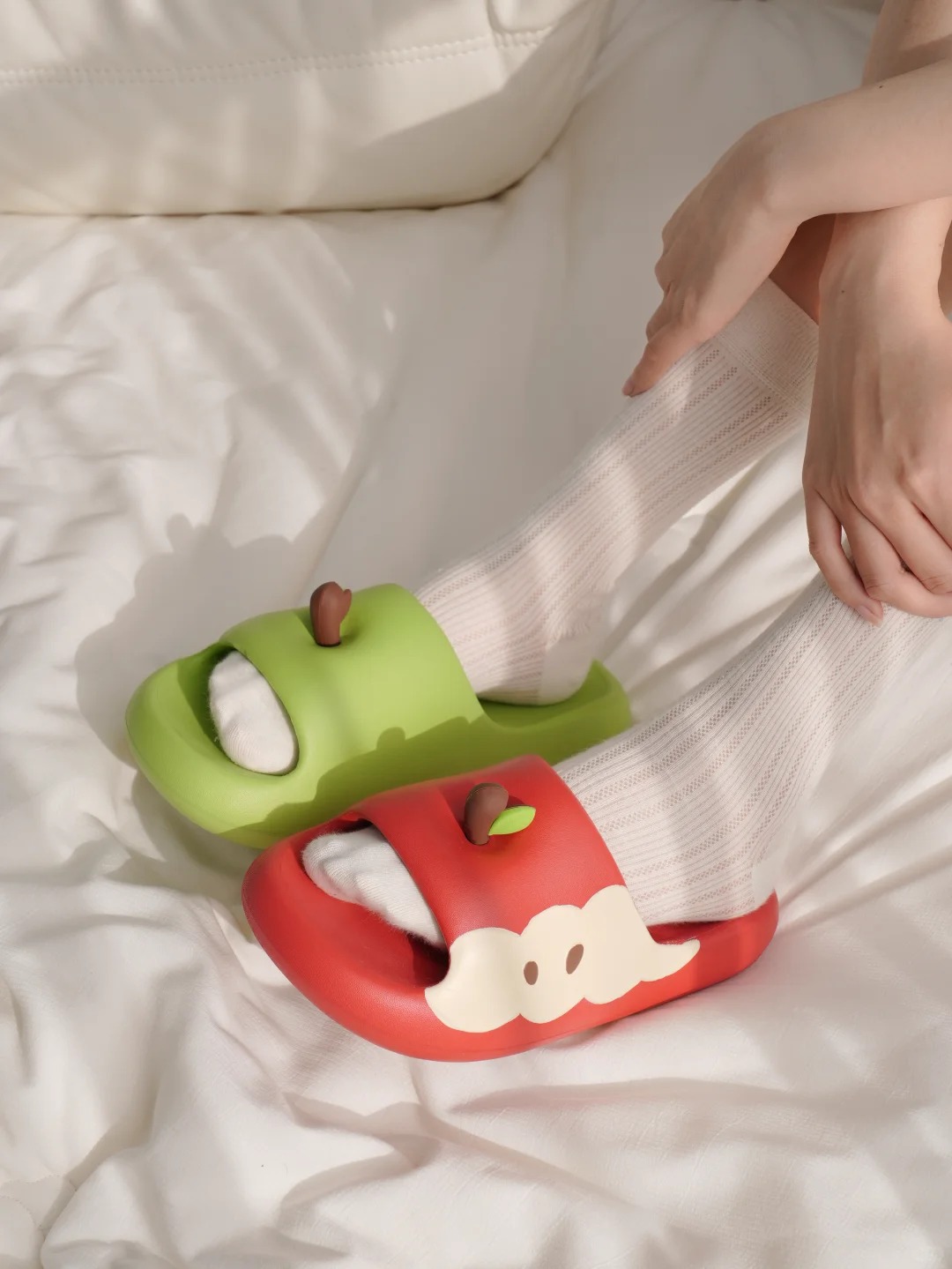 Entrez l'été: votre guide des 3 sandales incontournables de la saison