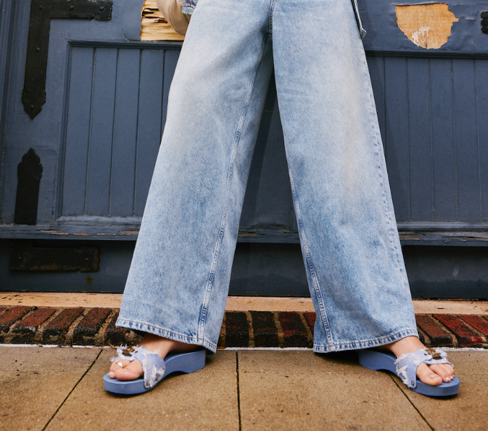 Dr. Scholl's Shoes lance la célébration de son 100e anniversaire avec la collaboration de Free People