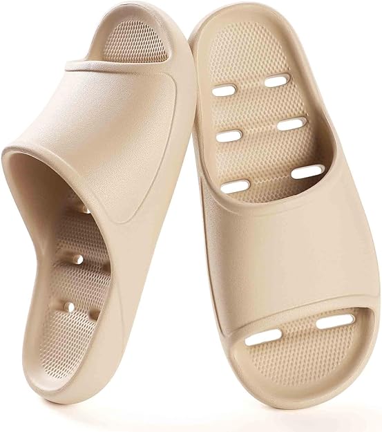 Slippers de salle de bain: fonctionnalités étanches, non glissantes et à séchage rapide expliqués